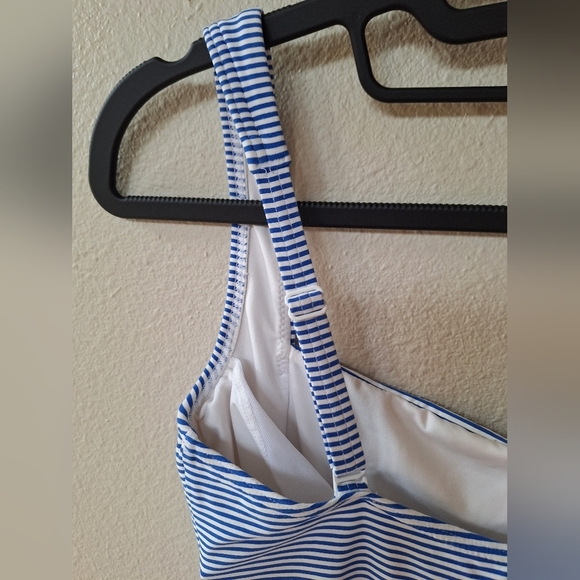 Sea Level Australia Striped One Piece. Built in bra. Underwire. Womens size 4 - Picture 4 of 6